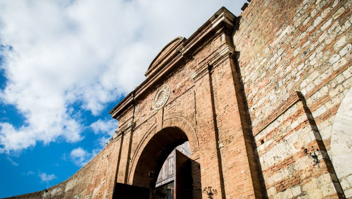 arch,architecture,brickwork,brick,medieval architecture,historic site