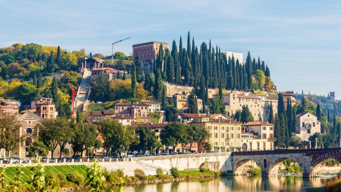 city,town,human settlement,tourist attraction,suburb