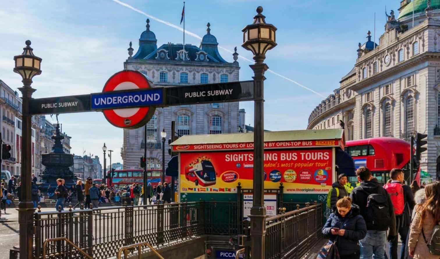 Capture the Essence of London: Piccadilly’s Colorful Tapestry