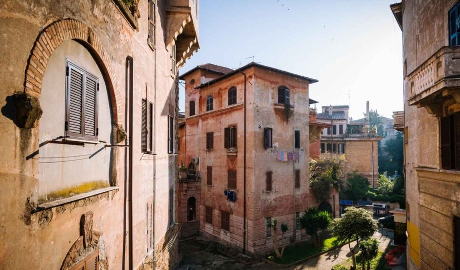 Rome's Rustic Beauty in an Old World Courtyard