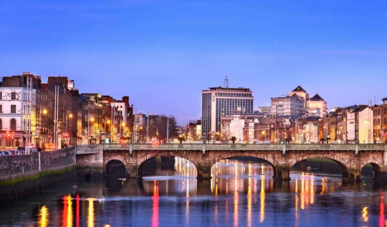 Evening view of Ha'penny Bridge over River Liffey in Dublin, Ireland.