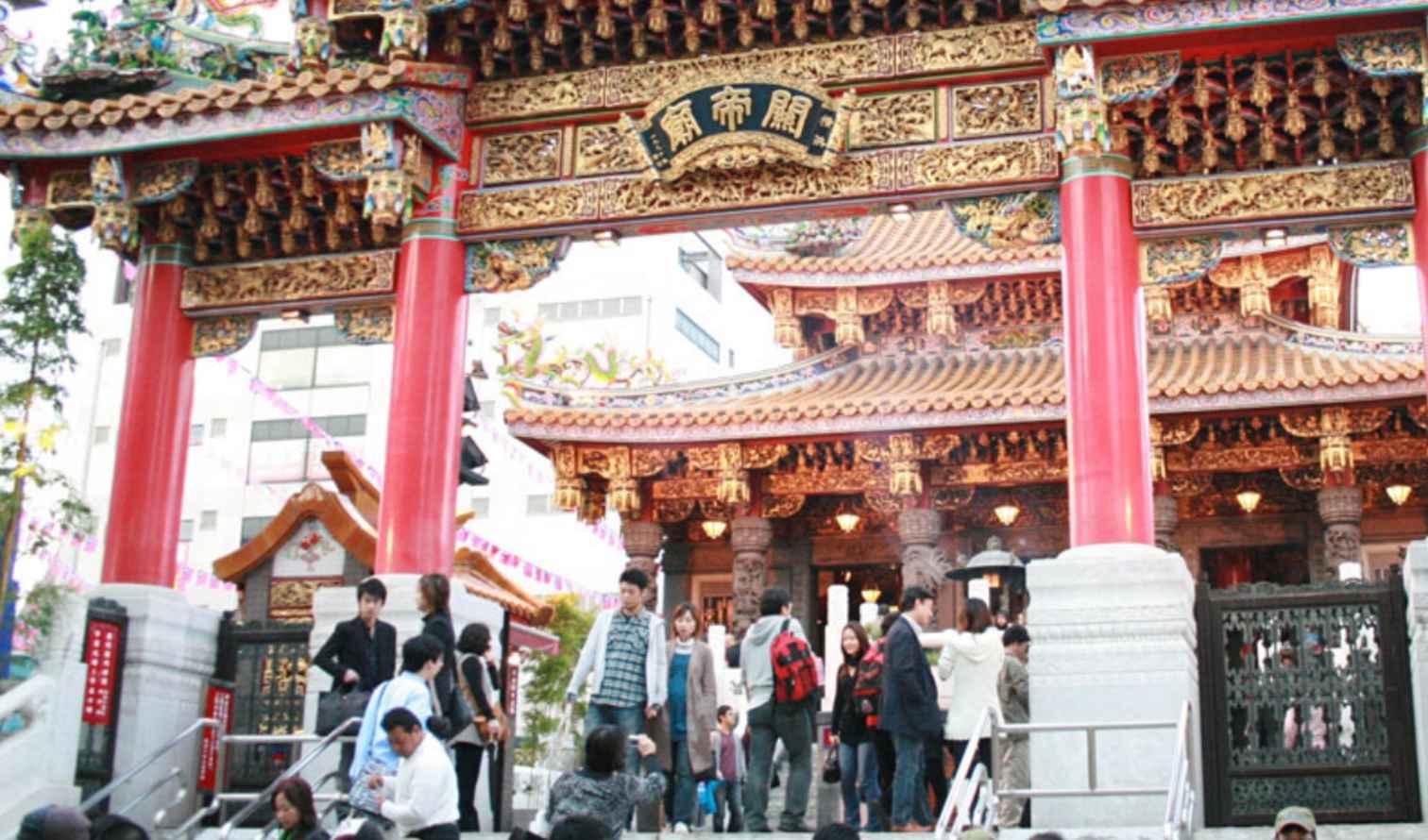 Crowds at the entrance of Yokohama Chinatown in Japan.