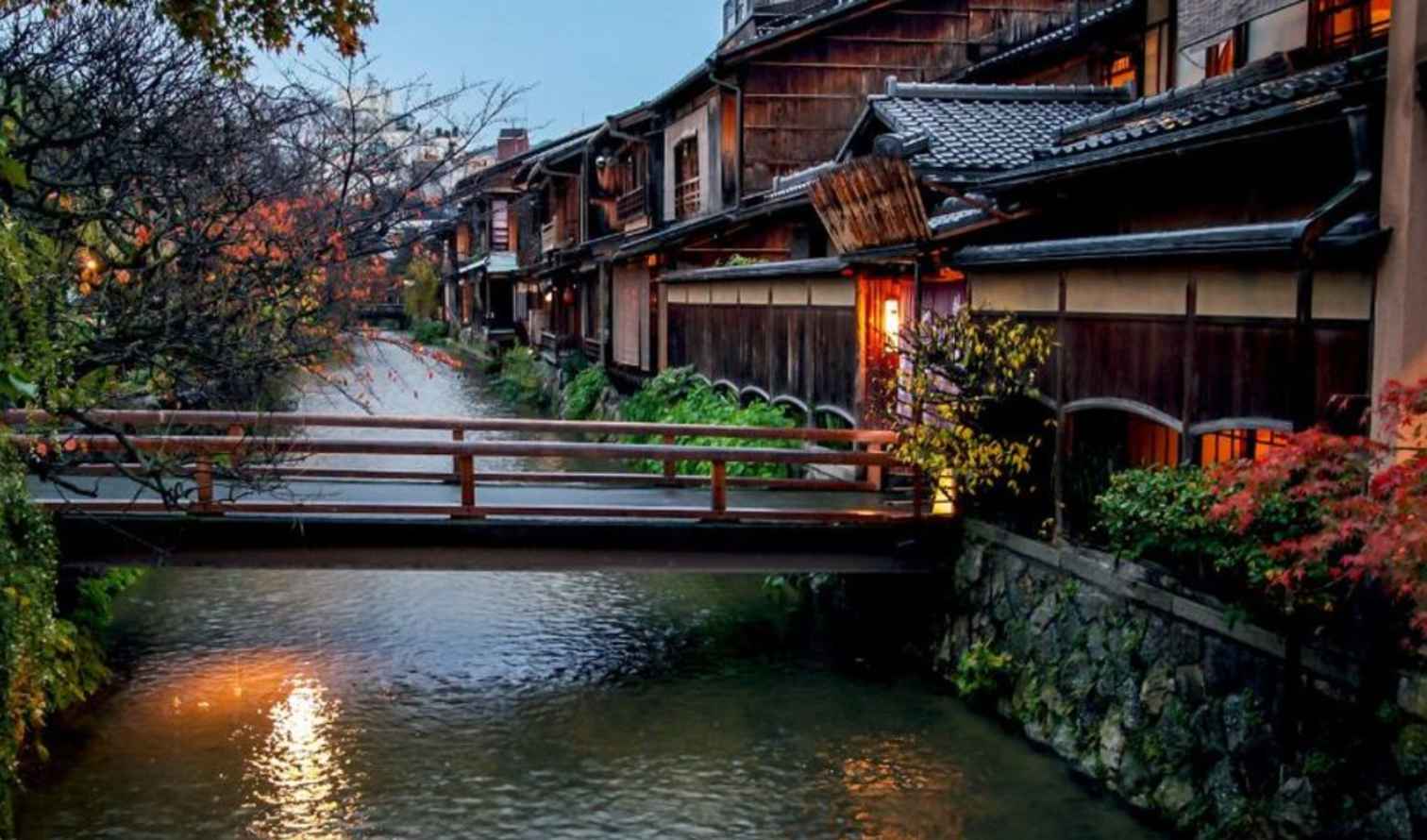 Wooden bridge over Shirakawa Canal in Gion, Kyoto.