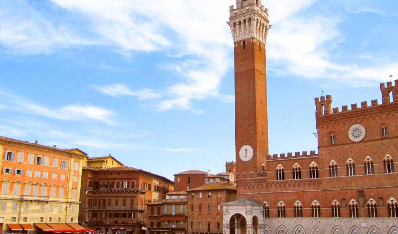 city,urban area,facade,clock tower,landmark,public space,tower,metropolitan area,tourist attraction,town square,metropolis,monument,mixed-use,medieval architecture,historic site,plaza,travel,classical architecture,palace