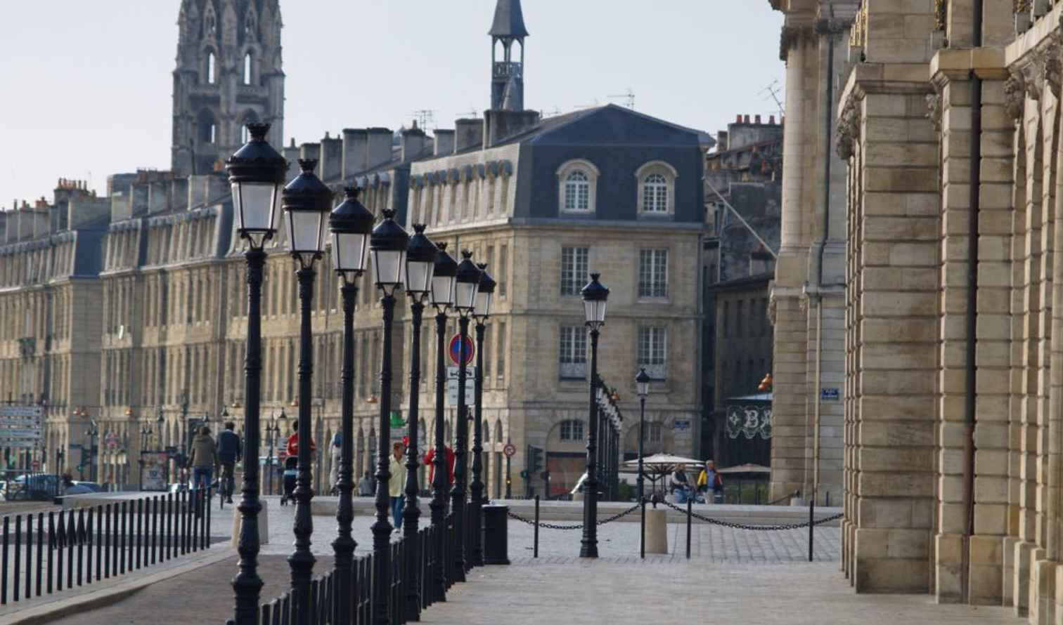 A row of lampposts along Rue Ferrère, Bordeaux.