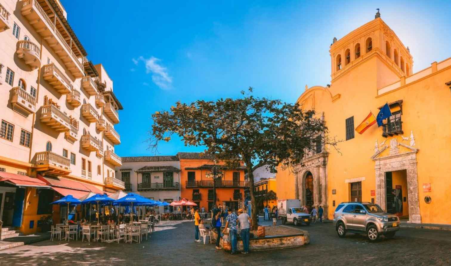 Plaza de la Aduana in Cartagena with historical buildings and outdoor seating.