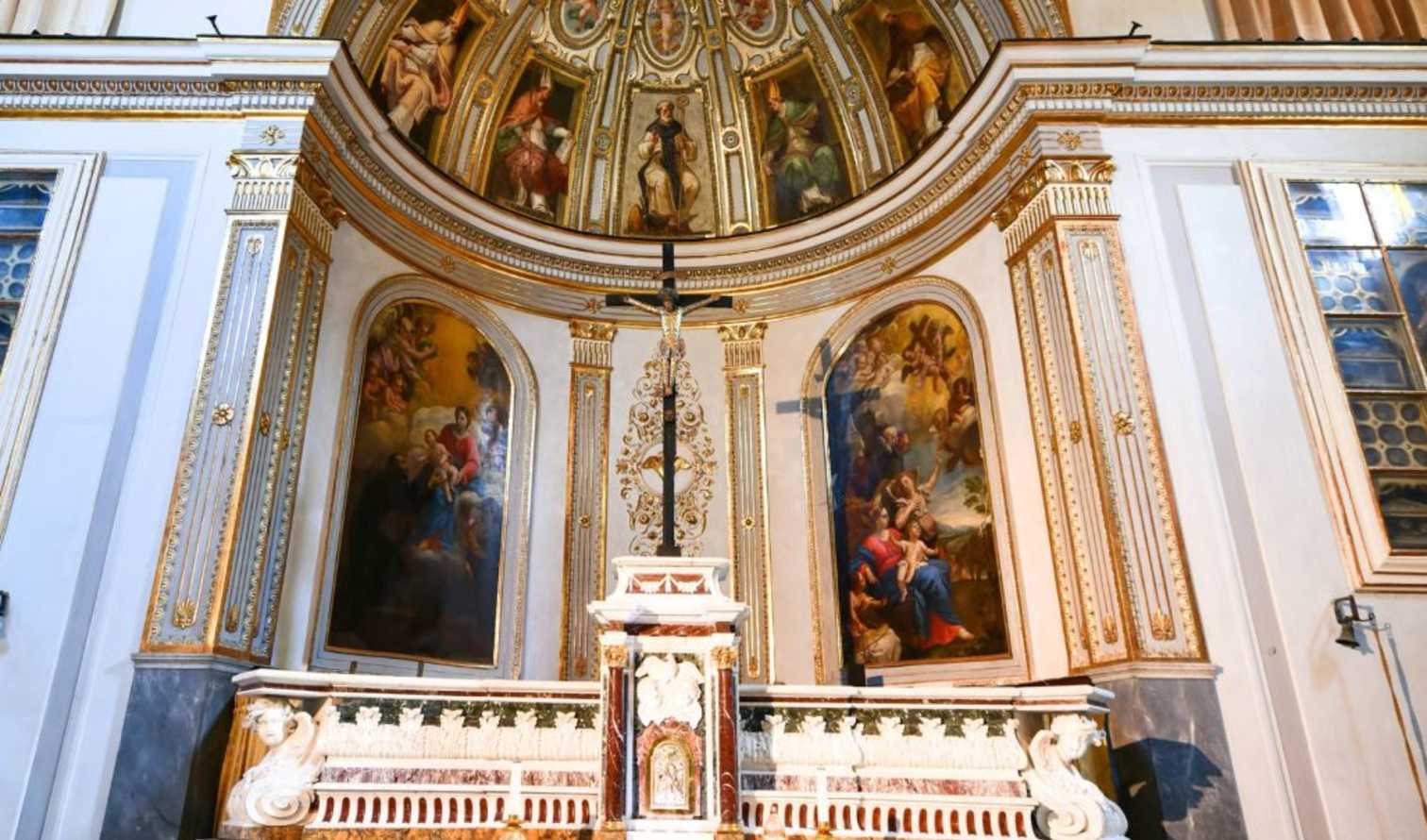 interior design,religious institute,holy places,ceiling,place of worship,church,lighting,chapel,hall,glass,molding,byzantine architecture,cathedral,shrine,temple,medieval architecture,religious item,parish,classical architecture,basilica,bench,varnish