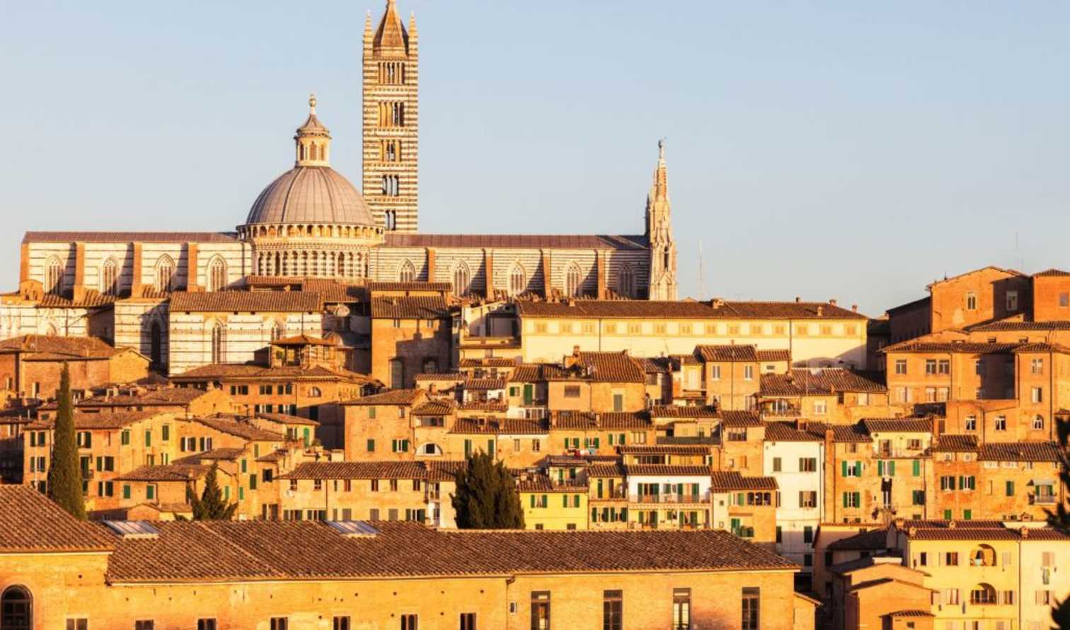 sky,daytime,building,city,urban area,facade,town,landmark,tower,spire,finial,dome,tourist attraction,metropolis,medieval architecture,steeple,classical architecture,byzantine architecture,basilica