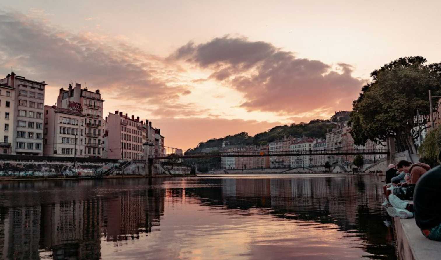 water,building,city,dusk,urban area,channel,town,watercourse,evening,landscape,bank,reflection,sunset,morning,river,lake,afterglow,sunlight,sunrise,canal