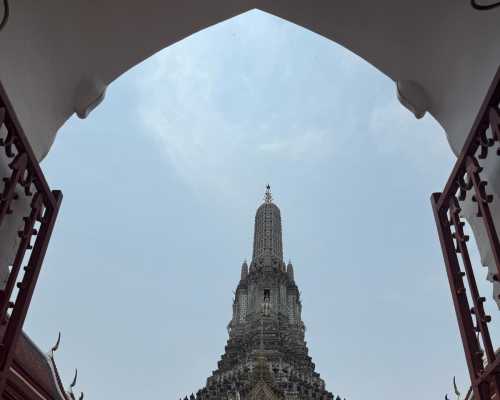 Gateway to Serenity: A Majestic Towering View