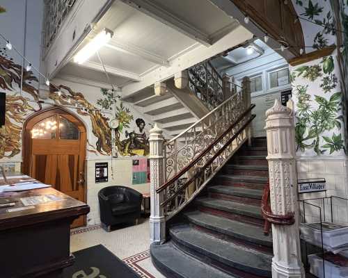 Charming Stairway Secrets: A Guest's Delighted Discovery