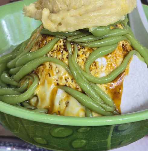 Frozen Paradise: A Dance of Flavors