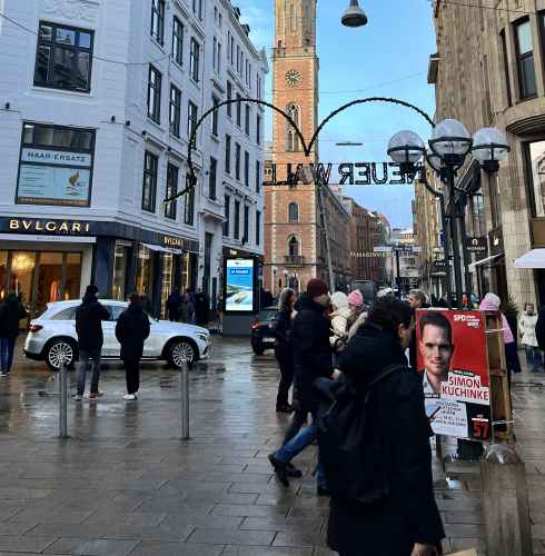Strolling Through Elegant Streets: A Winter Day in the Heart of the City