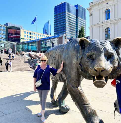 A Stroll with the Oslo Tiger