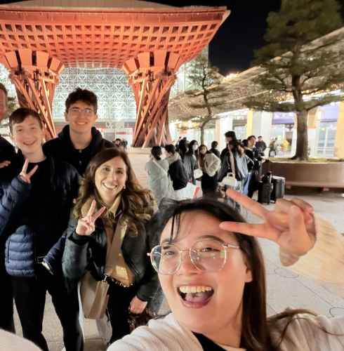 Selfie of a group at the Tsuzumi Gate, Japan.