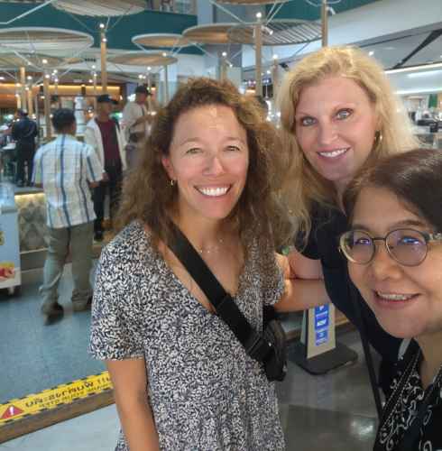Enjoying a shared moment in a bright Bangkok shopping center.