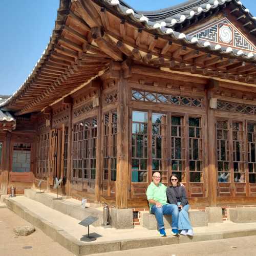 Sunlit Serenity: A Moment in Time