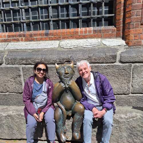 Unexpected Company: A Day Out with a Cheeky Statue