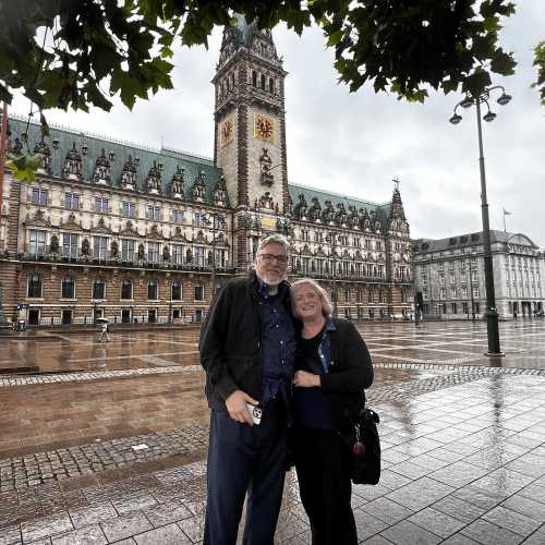 Rainy Day Romance in Front of Historic Beauty