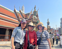 Cultural icons and warm welcomes at a historic Thai site