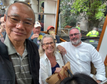 Catching smiles and stories as the city glides by 