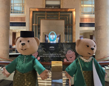 The Majestic Welcome: Teddy Hosts in Traditional Splendor