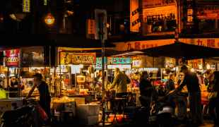 Street food experience in Taipei's night markets