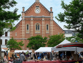 Grab A Vintage Bargain At Les Marolles Flea Market Grab A Vintage Bargain At Les Marolles Flea Market