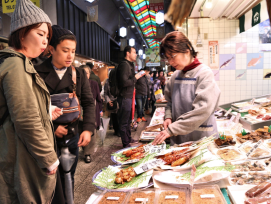 Dinner in Japan with a local guide within food tour in