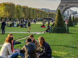 A picnic on Champs de Mars is a must on during your 2 d