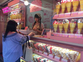 Sweet adventure along Takeshita Street Sweet adventure along Takeshita Street