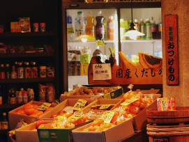 Professional restaurant supply shop Photo by Huang 211 on Unsplash