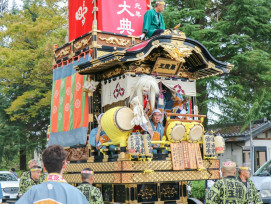 Tenjin Matsuri festival procession with traditional costumes and portable shrines. Photo by Yukitaka Iha on Unsplash Tenjin Matsuri festival procession with traditional costumes and portable shrines. Photo by Yukitaka Iha on Unsplash