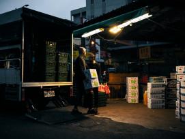 Early morning deliveries. Photo by IAN: https://www.pexels.com/photo/unloading-delivery-truck-at-dusk-16276469/ Early morning deliveries. Photo by IAN: https://www.pexels.com/photo/unloading-delivery-truck-at-dusk-16276469/