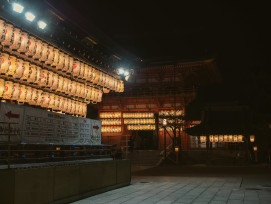 Yasaka Shrine lit up at night with traditional lanterns, completely empty of tourists Photo by Andy Li on Unsplash Yasaka Shrine lit up at night with traditional lanterns, completely empty of tourists Photo by Andy Li on Unsplash