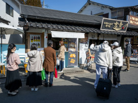 Travelers enjoying a non-temple day itinerary. Photo by Kouji Tsuru on Unsplash Travelers enjoying a non-temple day itinerary. Photo by Kouji Tsuru on Unsplash