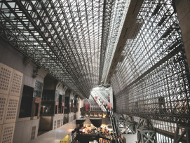 Modern railway station with covered platforms and cooling systems for summer passenger comfort. Photo by Jeremy Li on Pexels Modern railway station with covered platforms and cooling systems for summer passenger comfort. Photo by Jeremy Li on Pexels