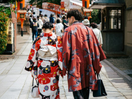 Local host leading a Kyoto walking tour near Gion district Photo by Diana Lisunova on Unsplash Local host leading a Kyoto walking tour near Gion district Photo by Diana Lisunova on Unsplash