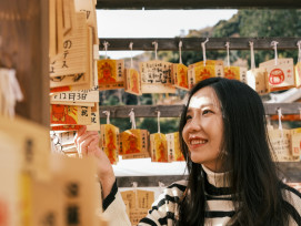 Guest and host sharing a laugh in a Kyoto alleyway, capturing a candid, friendly moment. Photo by DuoNguyen on Unsplash Guest and host sharing a laugh in a Kyoto alleyway, capturing a candid, friendly moment. Photo by DuoNguyen on Unsplash