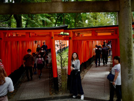 Local host guiding traveler through Kyoto’s red torii gates at Fushimi Inari. Photo by Kazuo ota on Unsplash Local host guiding traveler through Kyoto’s red torii gates at Fushimi Inari. Photo by Kazuo ota on Unsplash