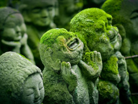 Otagi Nenbutsu-ji statue with interesting expression. Image by Jordy Meow from Pixabay