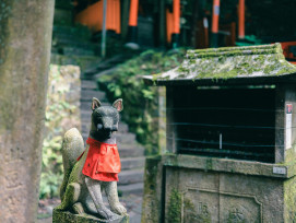 Fox statues at Fushimi Inari Shrine with traditional and modern offerings. Photo by Gavin Li on Unsplash Fox statues at Fushimi Inari Shrine with traditional and modern offerings. Photo by Gavin Li on Unsplash