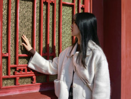 Host pointing out a detail at a lesser-known temple Photo by YunFengQ on Unsplash Host pointing out a detail at a lesser-known temple Photo by YunFengQ on Unsplash