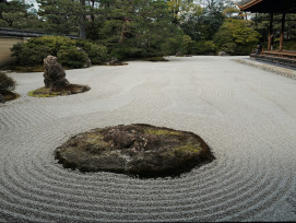 Traditional zen rock garden with carefully raked gravel patterns Photo by fan yang on Unsplash Traditional zen rock garden with carefully raked gravel patterns Photo by fan yang on Unsplash