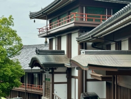Traditional villa building with sweeping views over Kyoto city and mountains Photo by bay on Unsplash Traditional villa building with sweeping views over Kyoto city and mountains Photo by bay on Unsplash