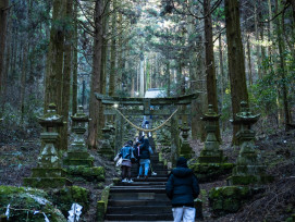 Hikers climbing the mountain trail at Fushimi Inari with red torii gates extending into the distance Photo by Kouji Tsuru on Unsplash Hikers climbing the mountain trail at Fushimi Inari with red torii gates extending into the distance Photo by Kouji Tsuru on Unsplash