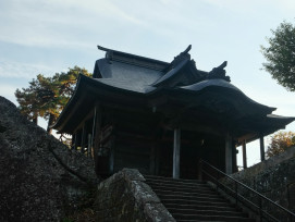 Traditional mountain temple building Photo by JP Sheard on Unsplash Traditional mountain temple building Photo by JP Sheard on Unsplash