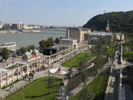 Vártkert Bazár- Castle Garden