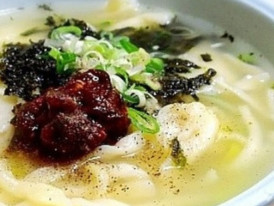 Noodle soup at Jongno Halmeoni Kalguksu