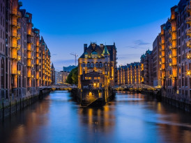 Stroll through Speicherstadt